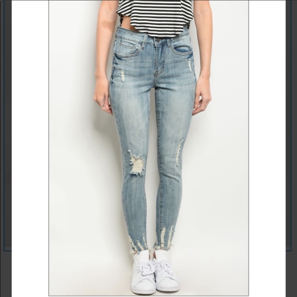 π2/$20π LAST 1 Womenβs Frayed Denim Light Skinny Jeans - Picture 8 of 8